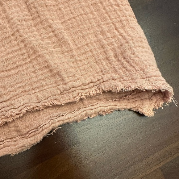 9SEED Idyllwilds Sleeveless Top in Lightweight Gauze French Rose (T2) - Picture 6 of 7